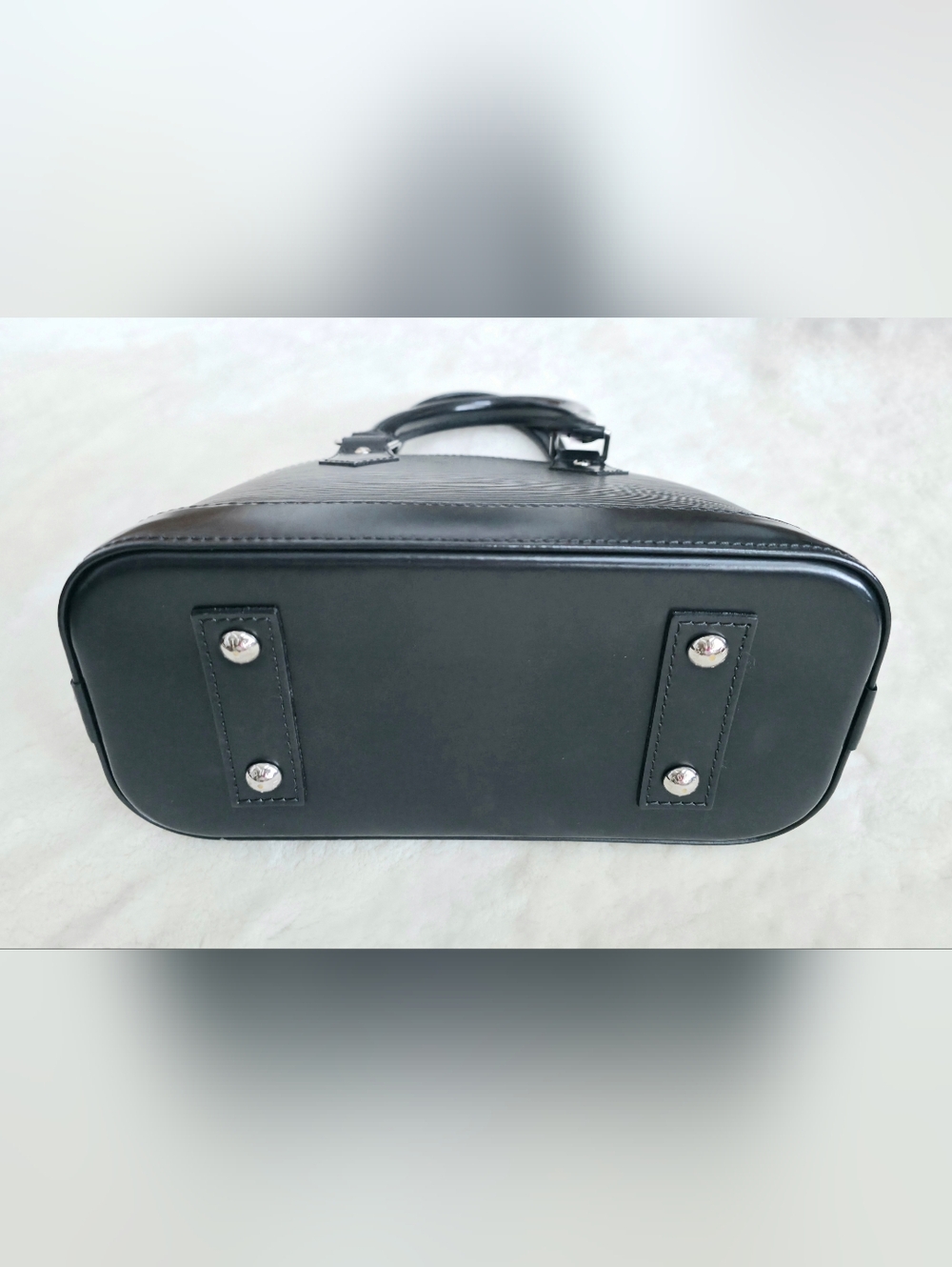 Louis Vuitton Black Epi Alma BB Crossbody Bag - Picture 5 of 10